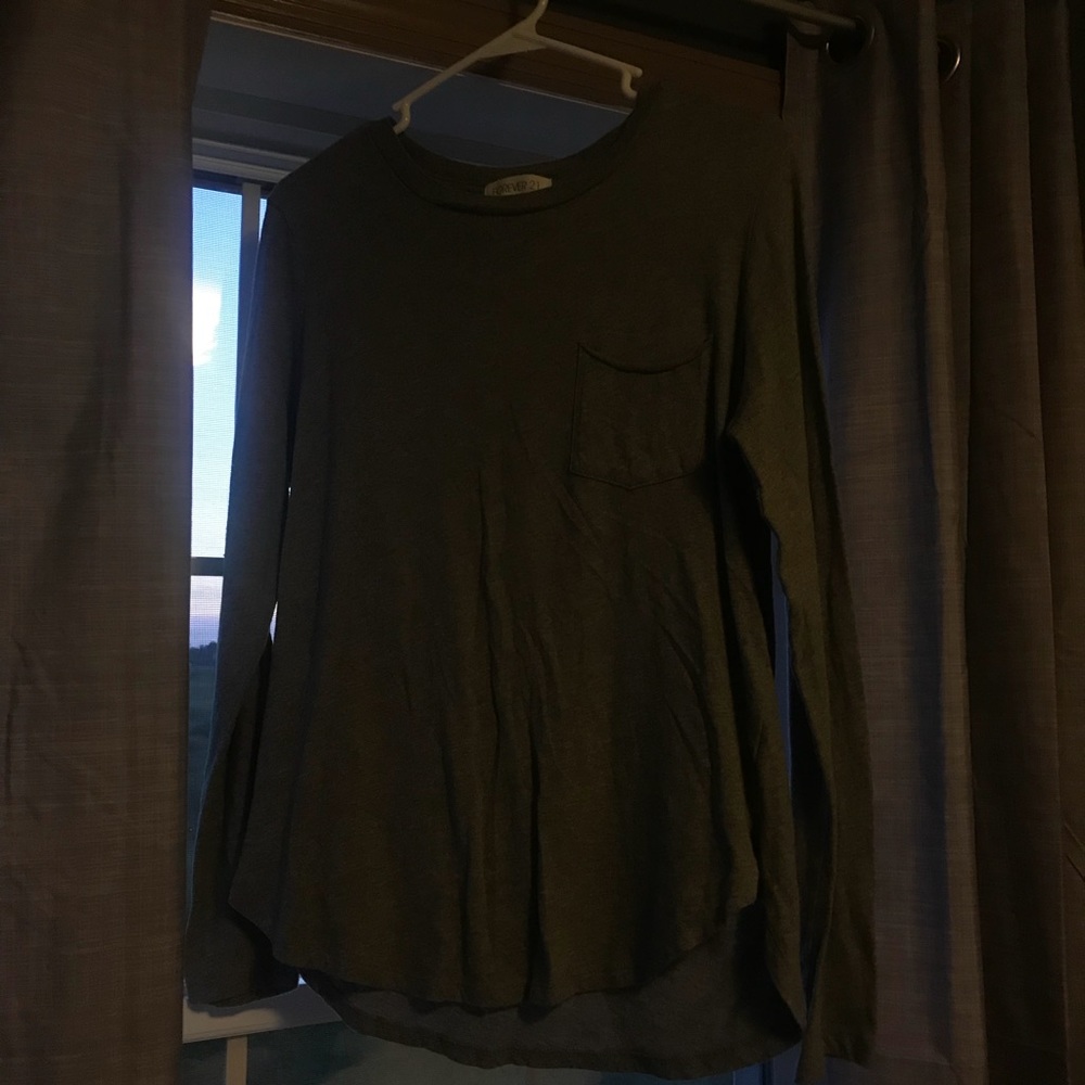 grey long sleeve t-shirt